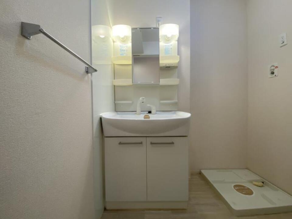 シャワー付洗面化粧台