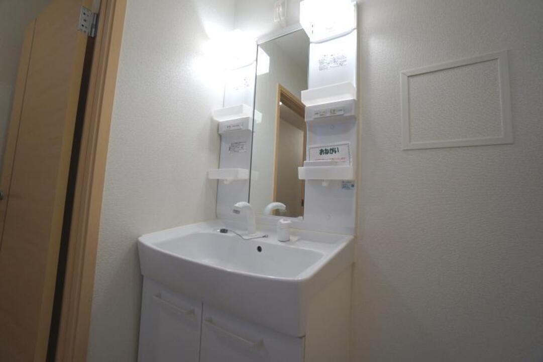 シャワー付洗面化粧台