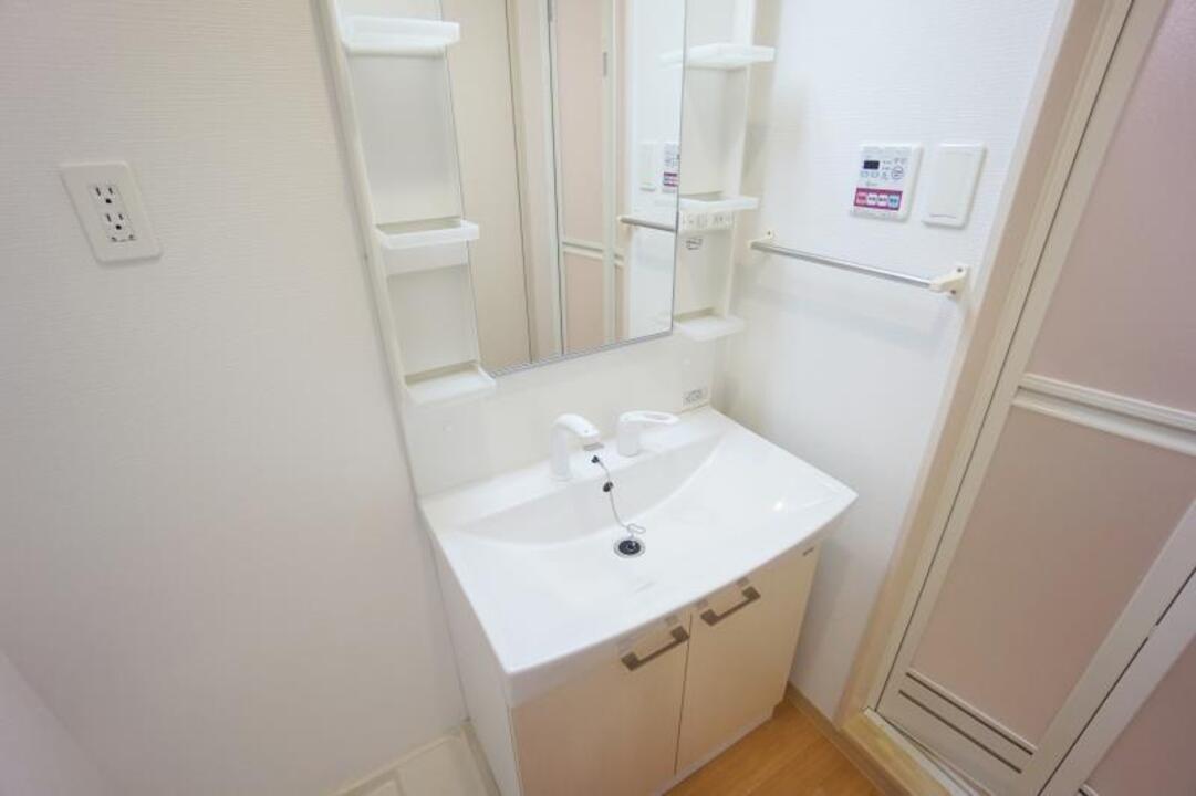 シャワー付洗面化粧台