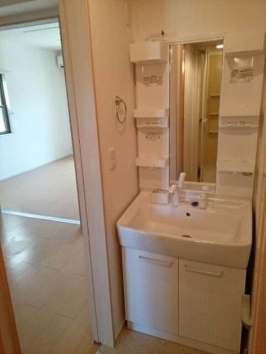 シャワー付洗面化粧台