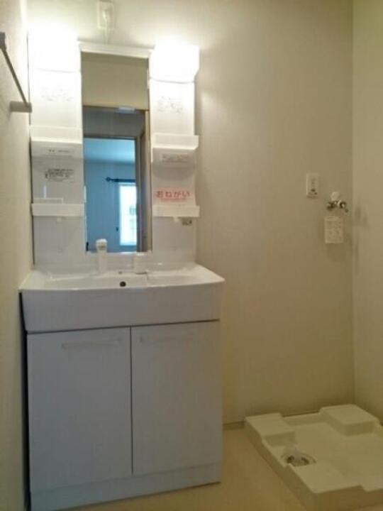 シャワー付洗面化粧台