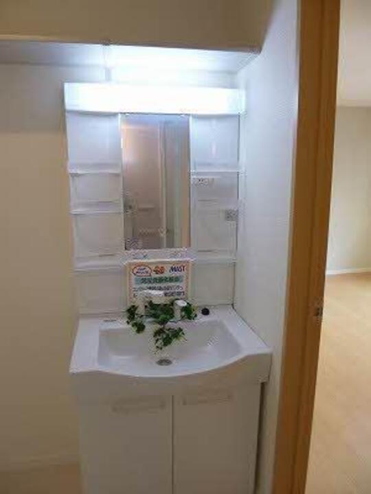 シャワー付洗面化粧台