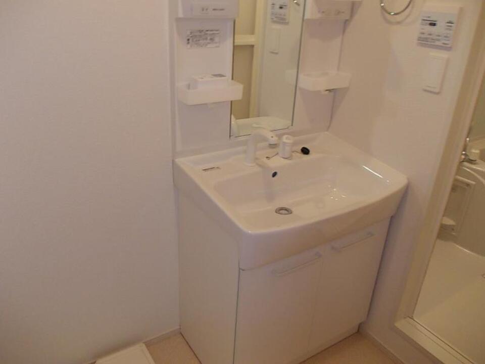 シャワー付洗面化粧台