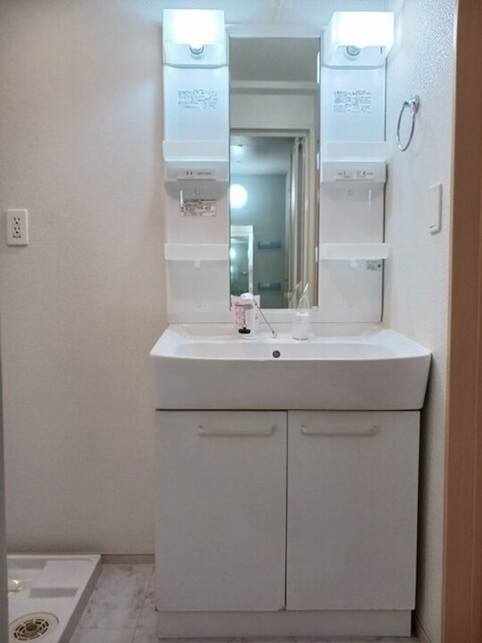 シャワー付洗面化粧台