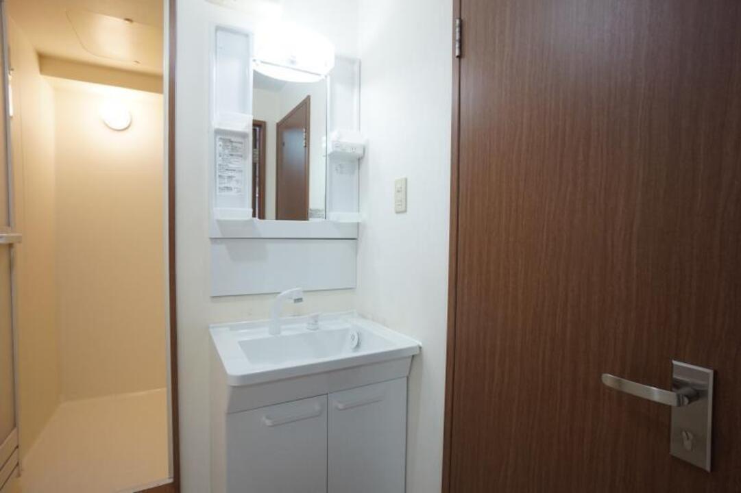 シャワー付洗面化粧台