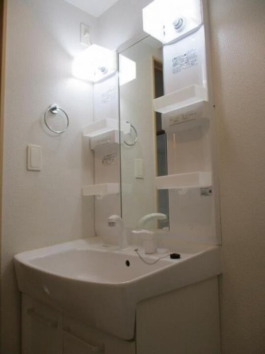 シャワー付洗面化粧台