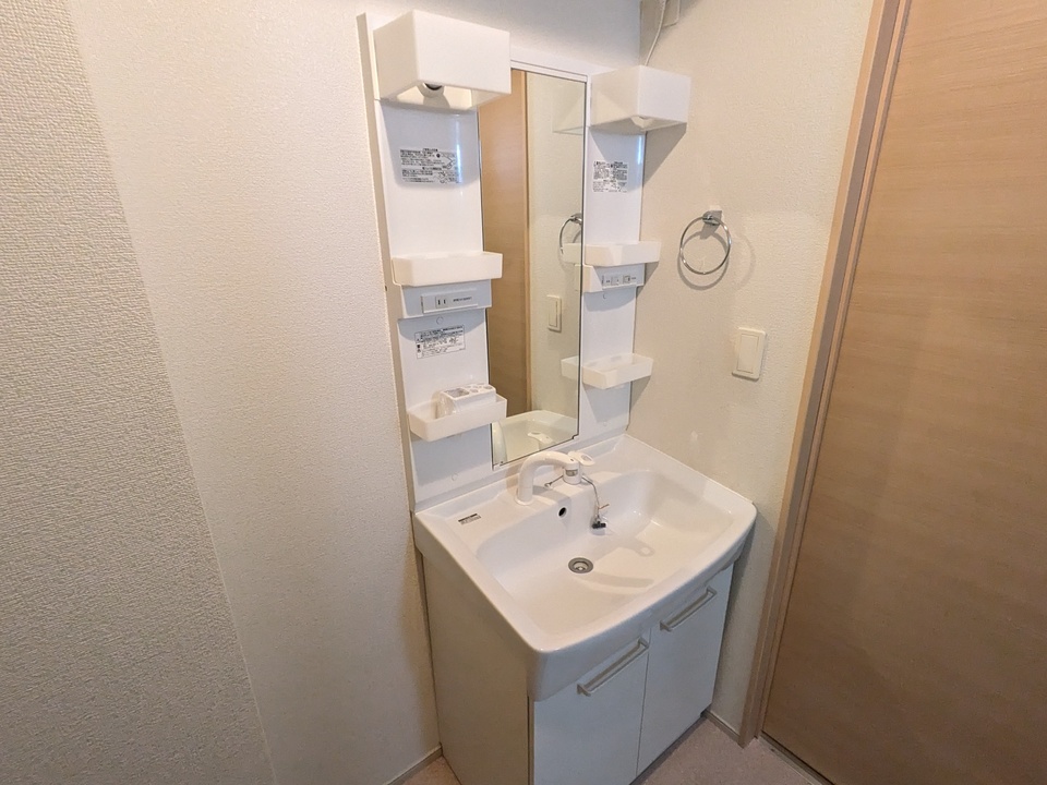 シャワー付洗面化粧台