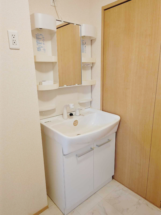 シャワー付洗面化粧台