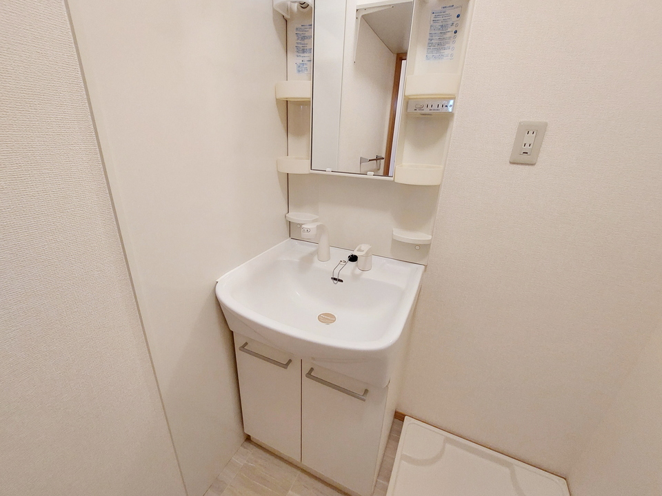 シャワー付洗面化粧台