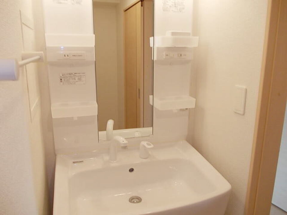 シャワー付洗面化粧台