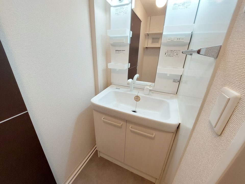 シャワー付洗面化粧台