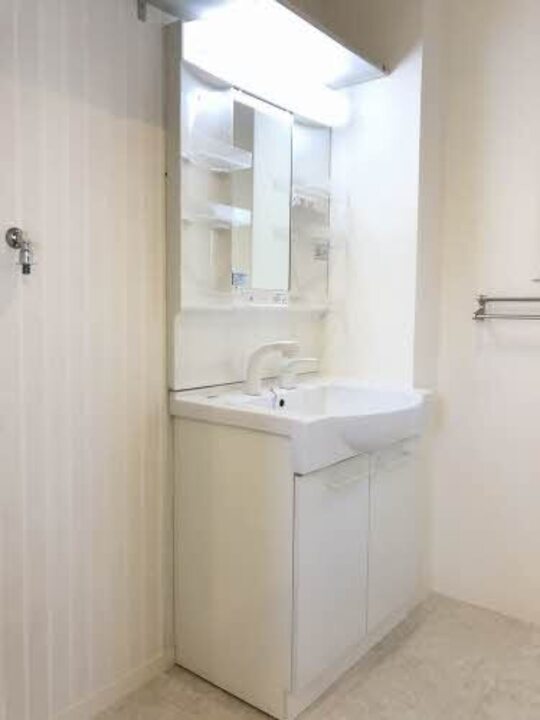 シャワー付洗面化粧台