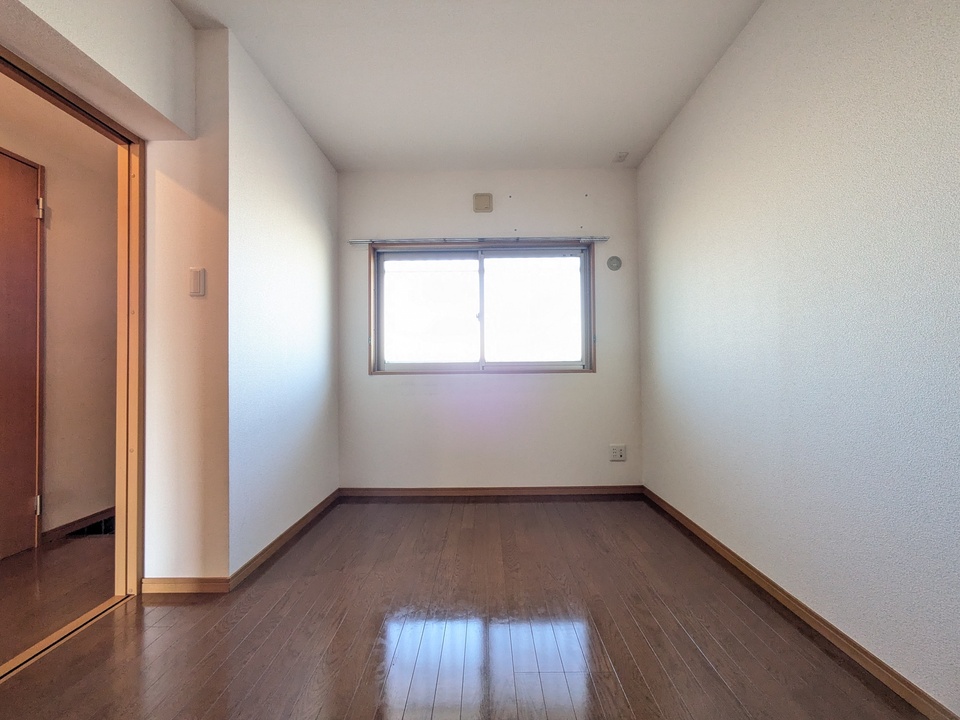 洋室（北東側）