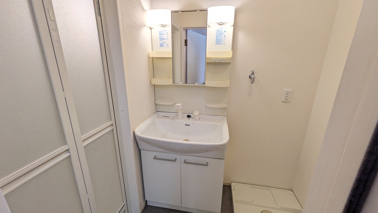 シャワー付洗面化粧台