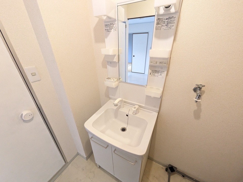 シャワー付洗面化粧台