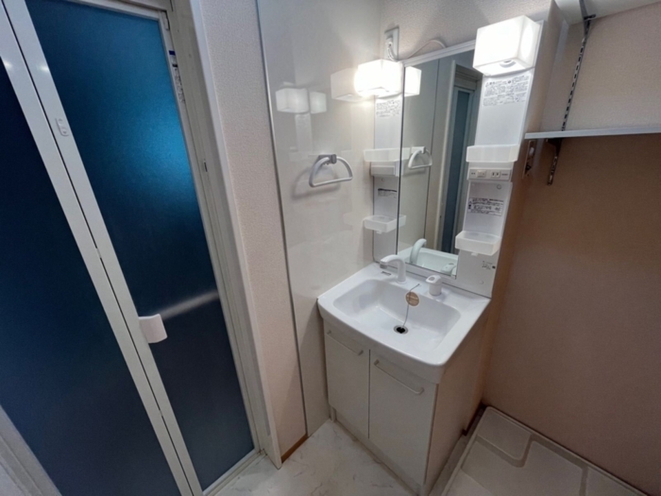 シャワー付洗面化粧台