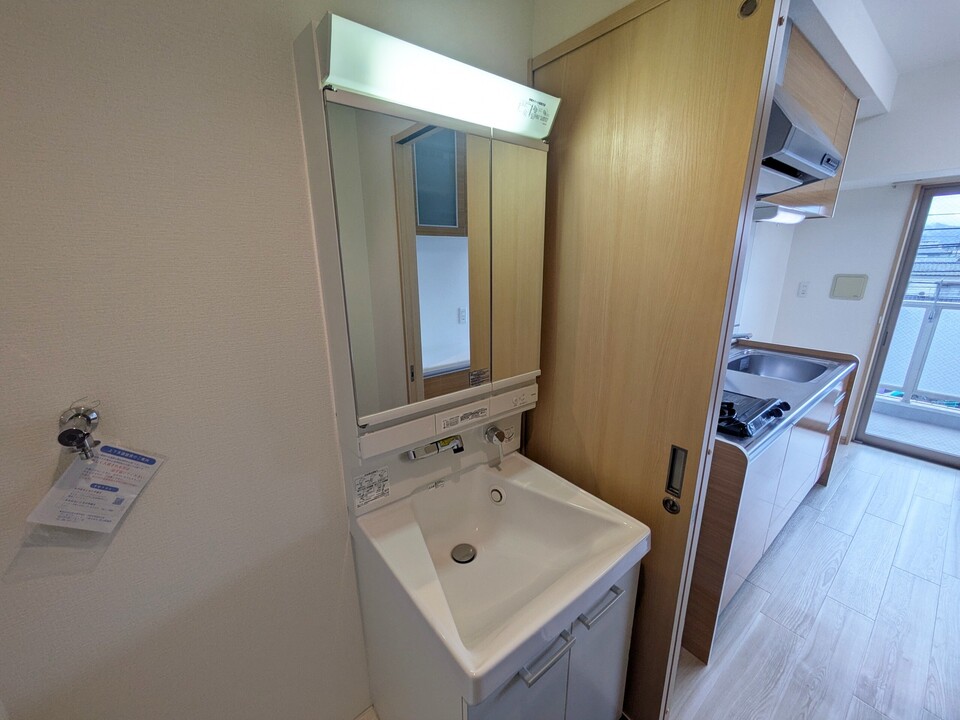 シャワー付洗面化粧台