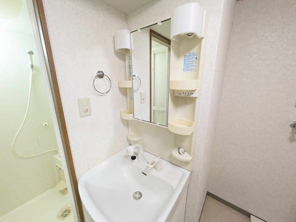 シャワー付洗面化粧台