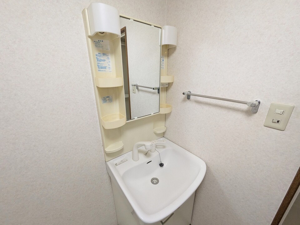 シャワー付洗面化粧台
