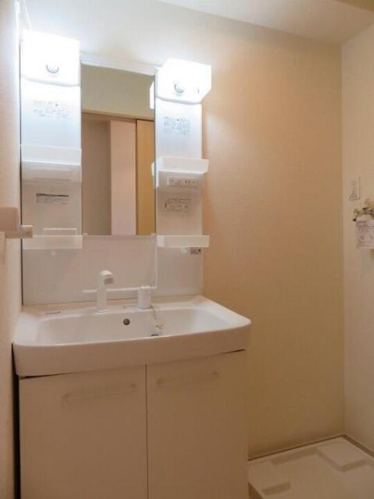 シャワー付洗面化粧台