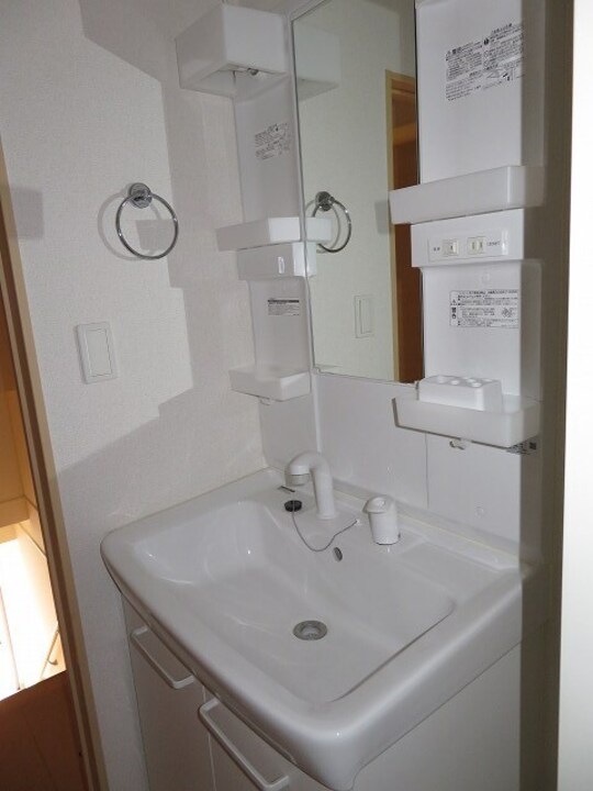 シャワー付洗面化粧台