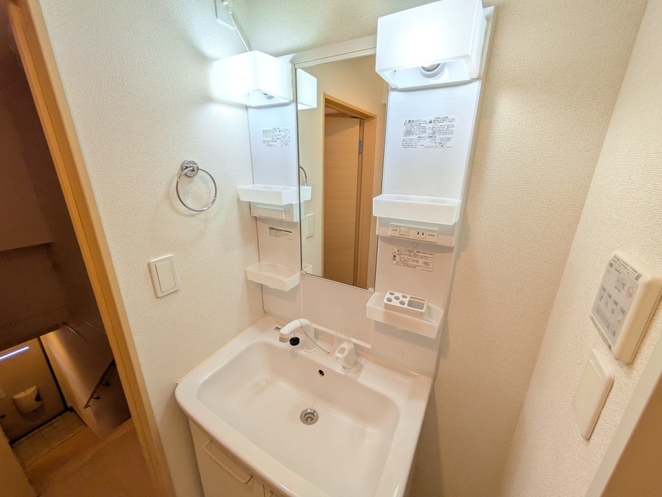 シャワー付洗面化粧台