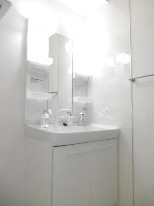 シャワー付洗面化粧台