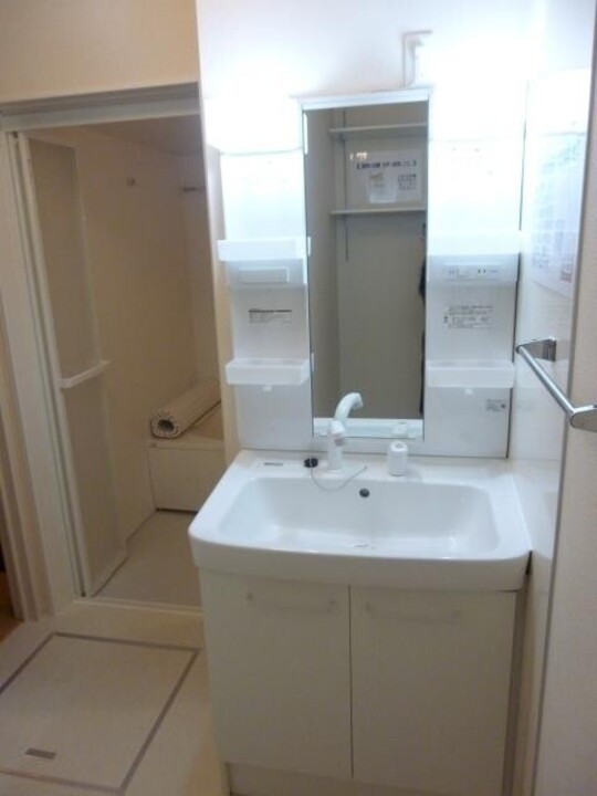 シャワー付洗面化粧台