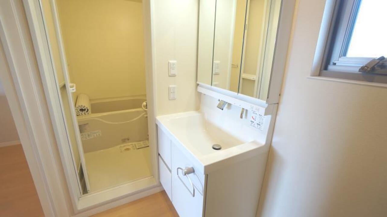 シャワー付洗面化粧台