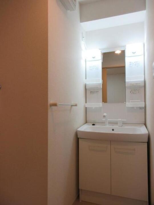 シャワー付洗面化粧台