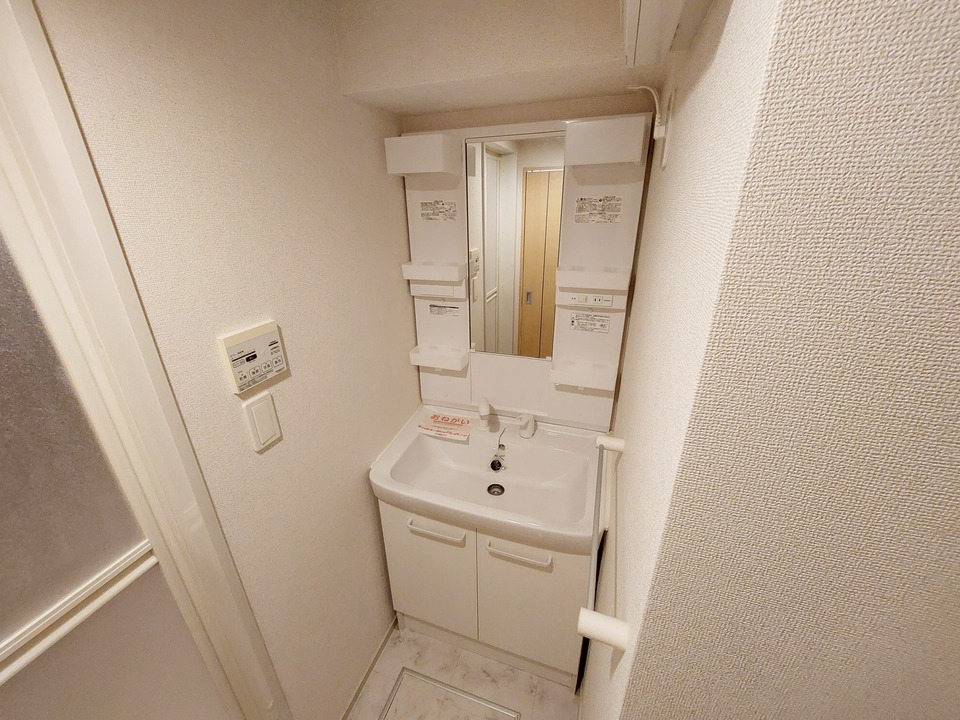 シャワー付洗面化粧台