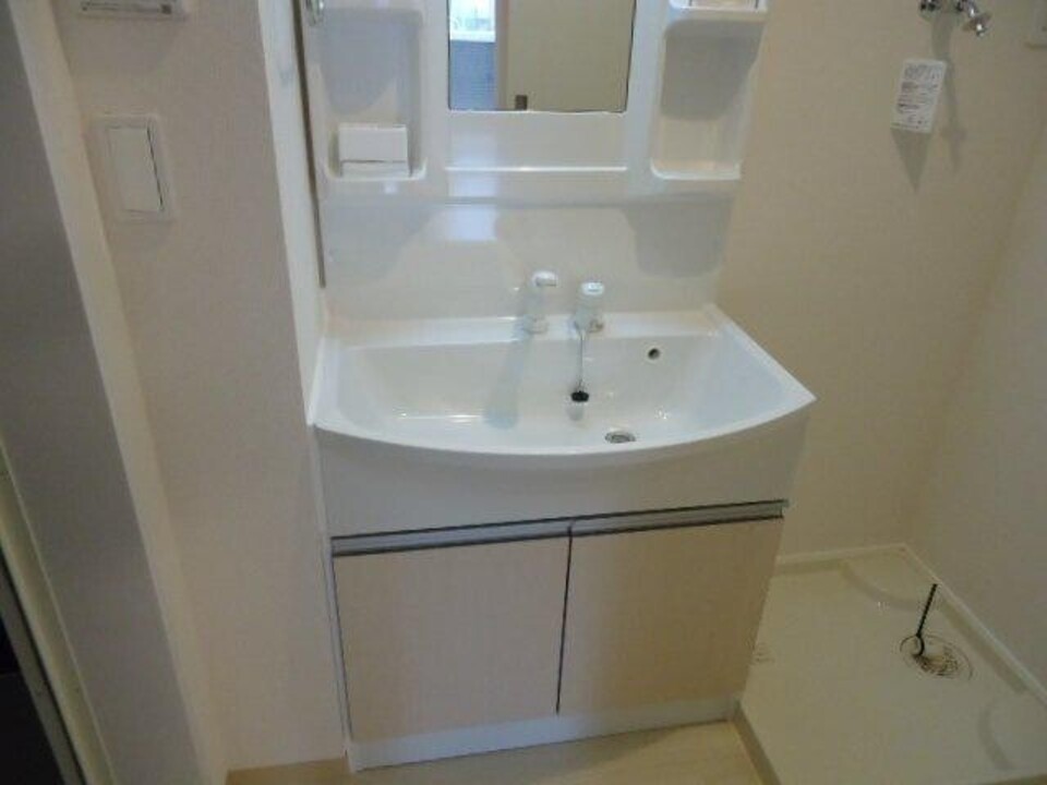 シャワー付洗面化粧台