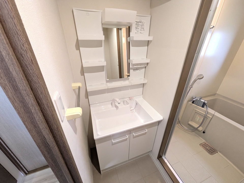 シャワー付洗面化粧台