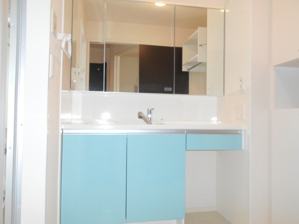 シャワー付洗面化粧台