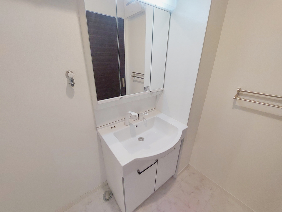 シャワー付洗面化粧台