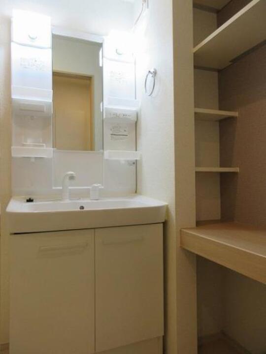 シャワー付洗面化粧台