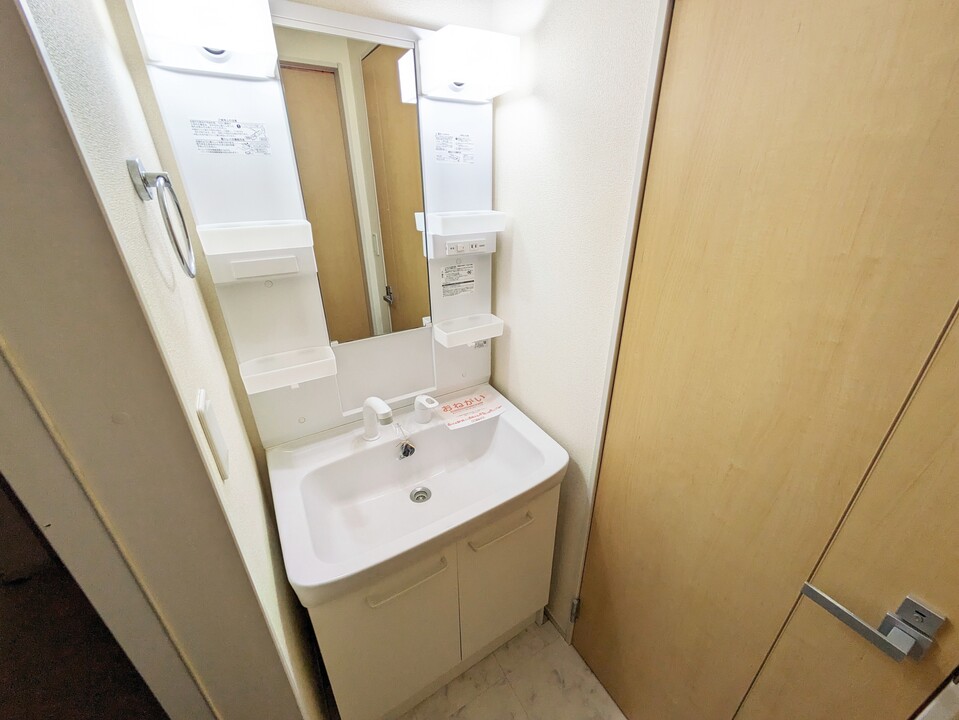 シャワー付洗面化粧台