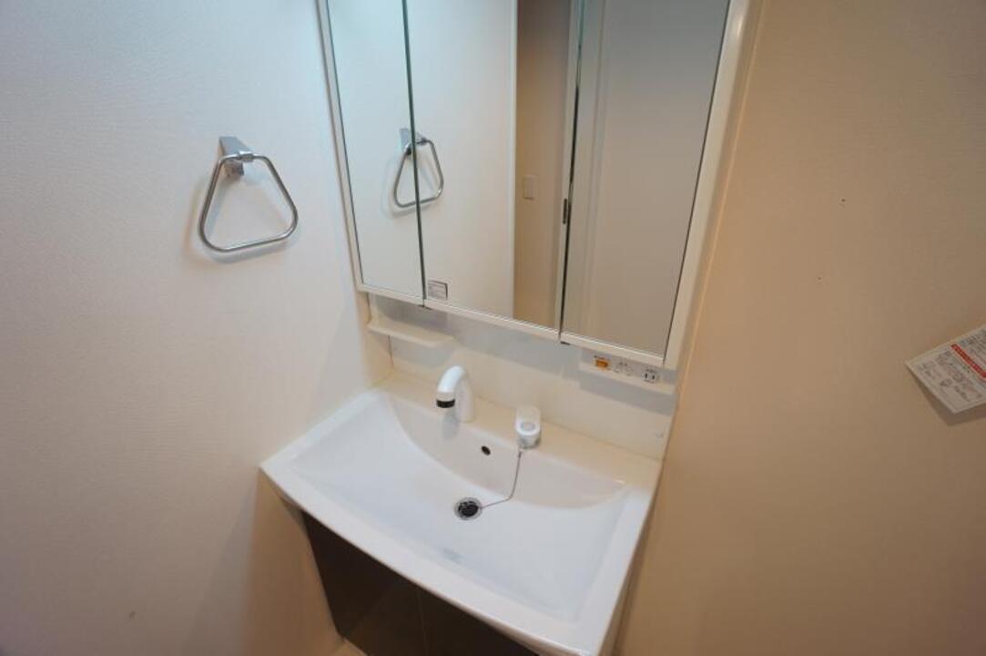 シャワー付洗面化粧台