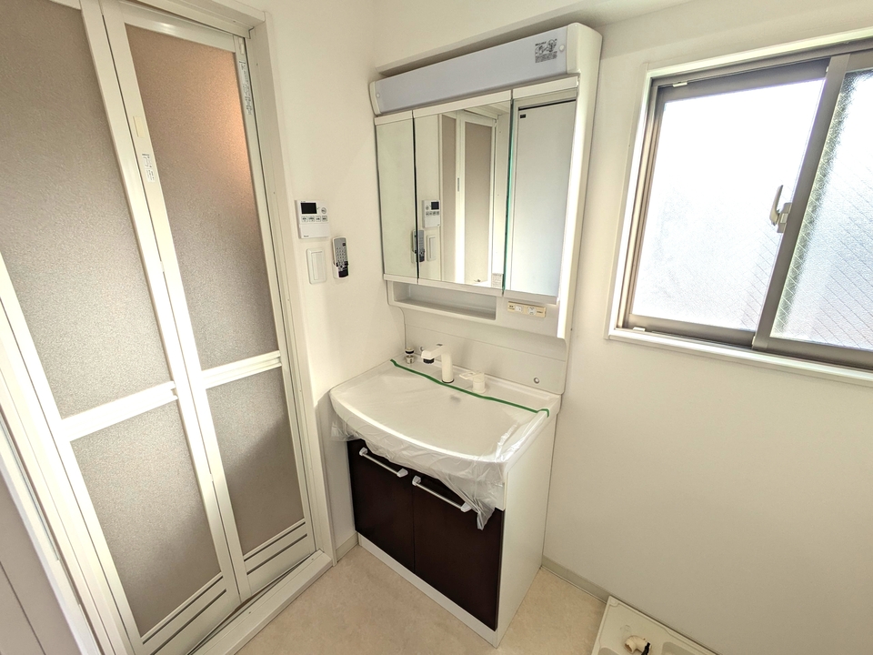 シャワー付洗面化粧台