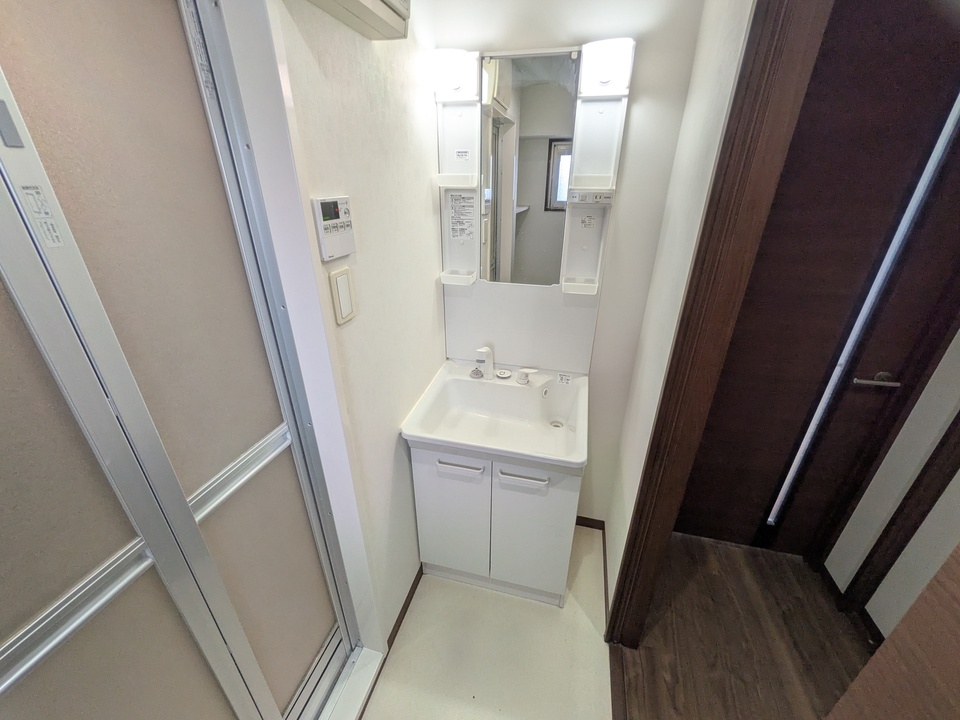シャワー付洗面化粧台