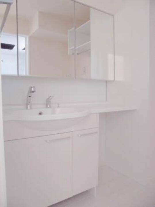 シャワー付洗面化粧台