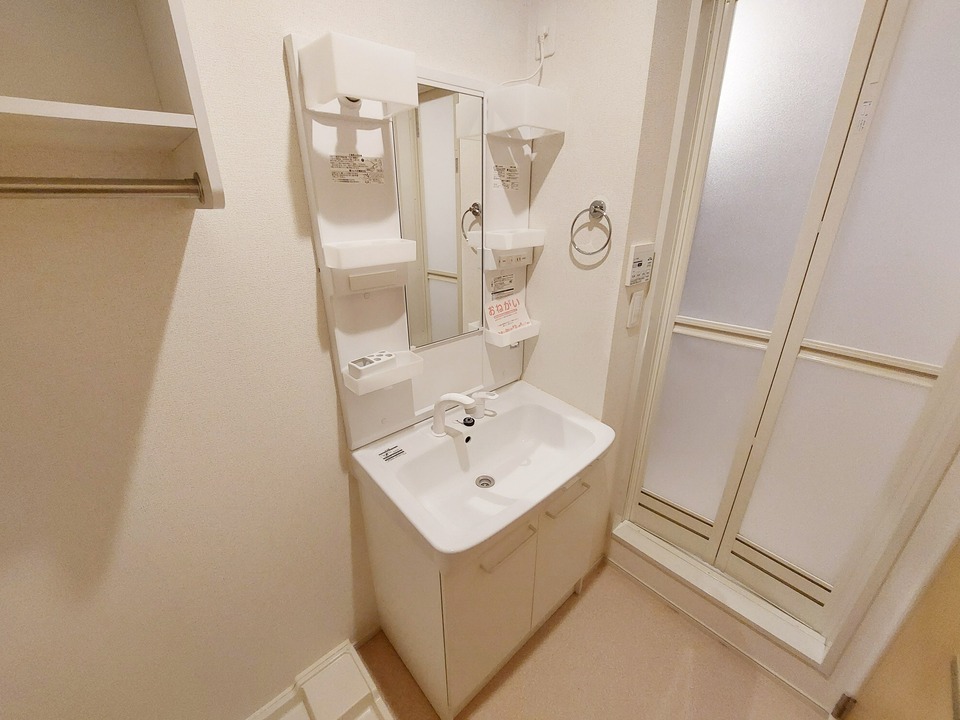 シャワー付洗面化粧台