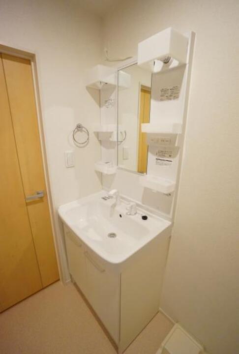 シャワー付洗面化粧台