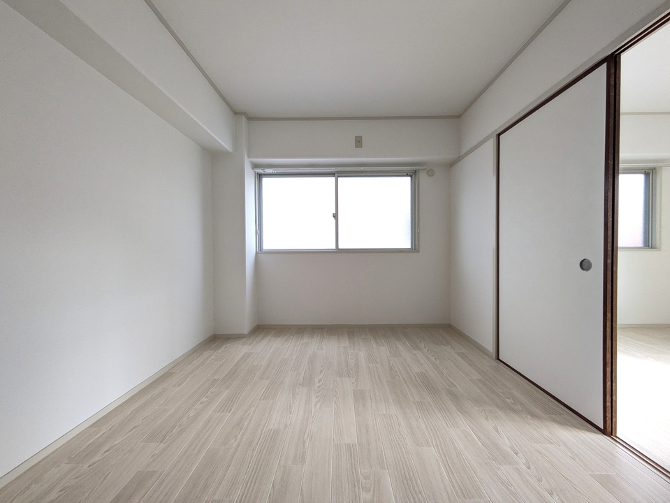 洋室（北東側）