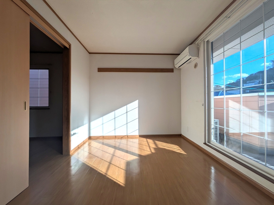 洋室6帖(南東側)