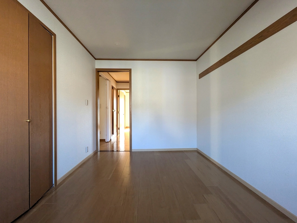 洋室6帖(北西側)