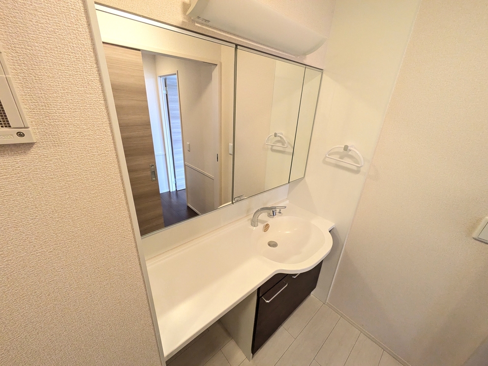 シャワー付洗面化粧台