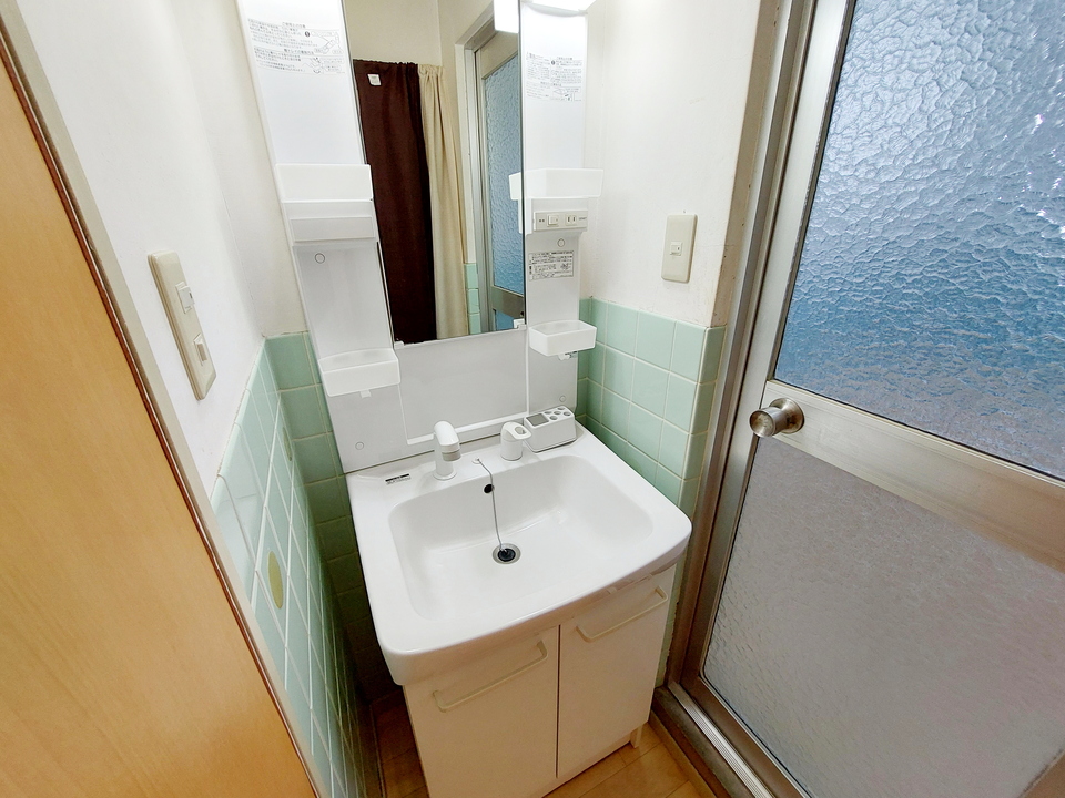 シャワー付洗面化粧台