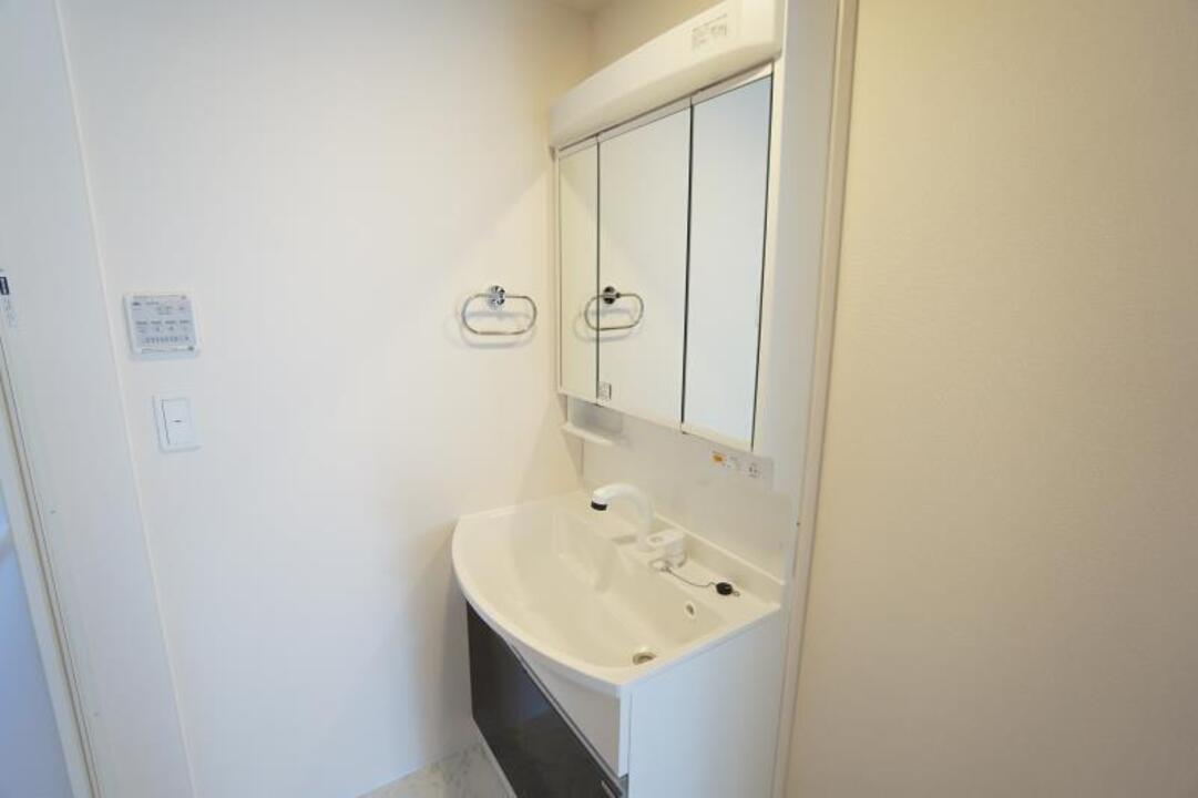 シャワー付洗面化粧台