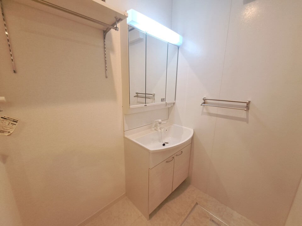 シャワー付洗面化粧台